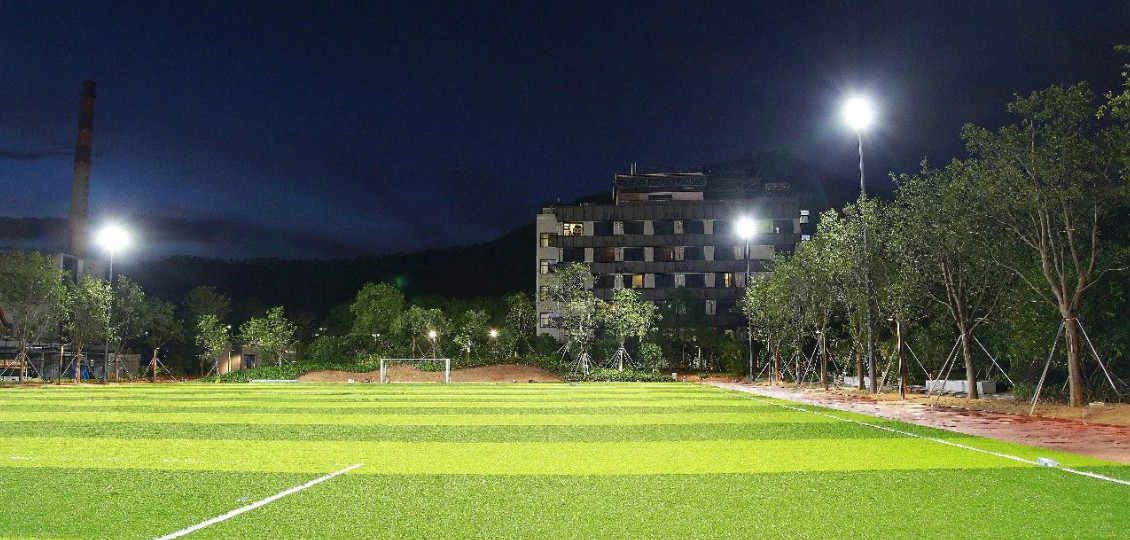 超频三点亮招商蛇口学院足球场照明工程